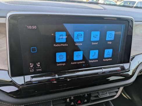 Used 2024 Volkswagen Atlas SE AWD/4WD image 13