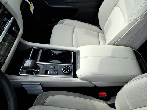 New 2026 Nissan Pathfinder SL image 15