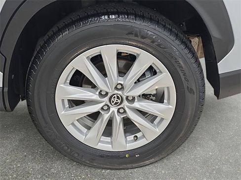 Certified 2024 Toyota Corolla Cross LE image 29