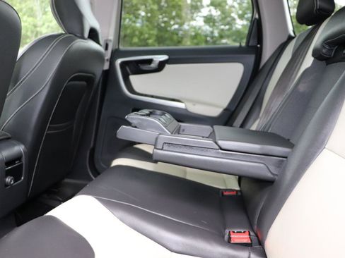 Used 2017 Volvo XC60 T6 Dynamic w/ Preferred Option Package AWD/4WD image 27