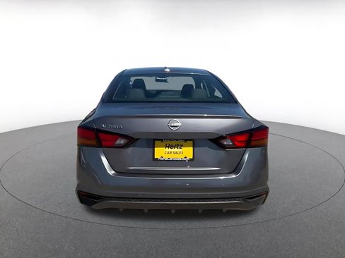 Used 2025 Nissan Altima 2.5 SV FWD image 12