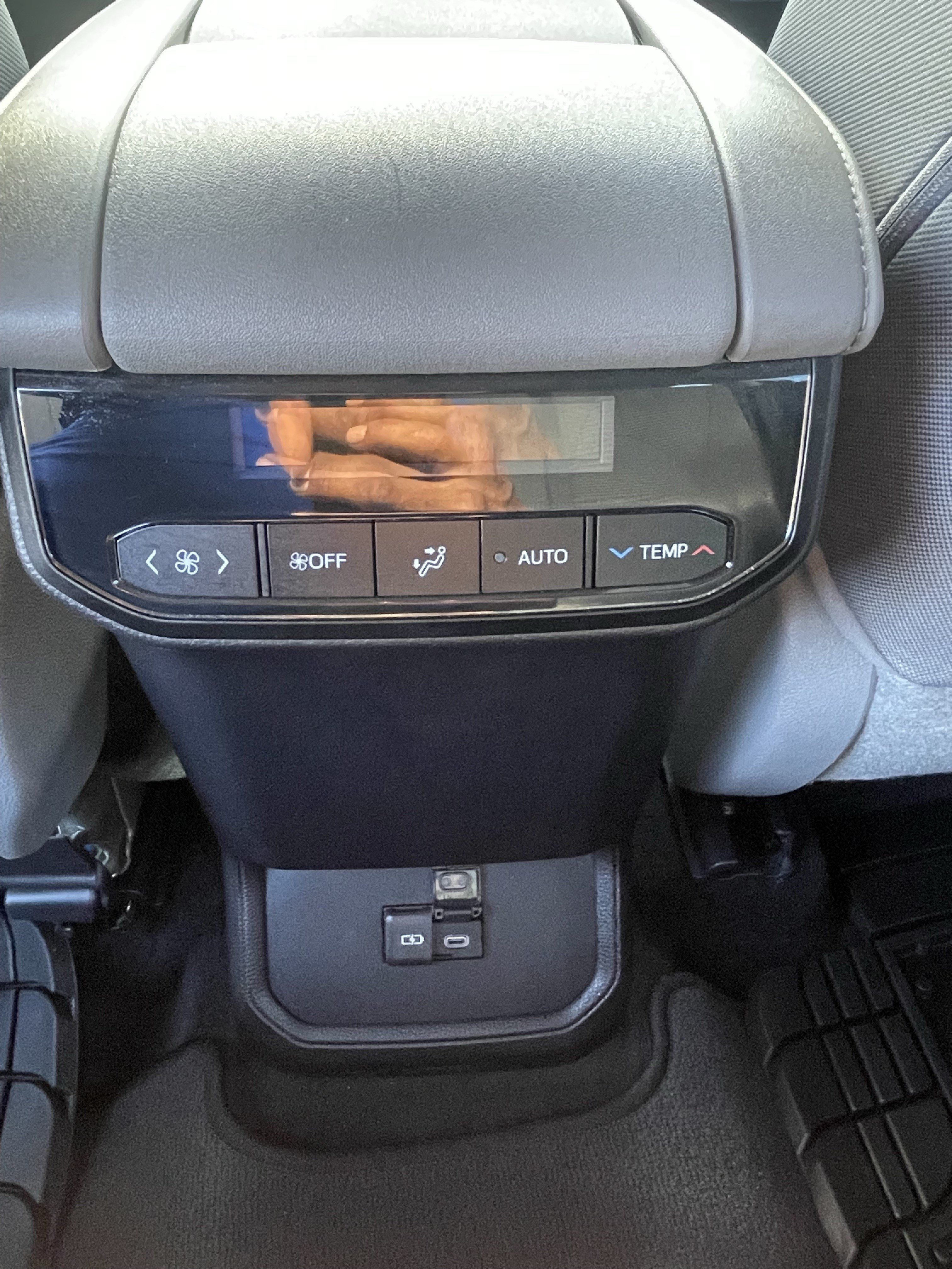Used 2022 Toyota Highlander LE FWD image 21