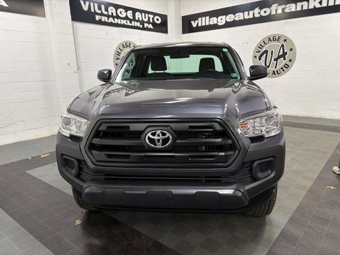 Used 2017 Toyota Tacoma SR image 5