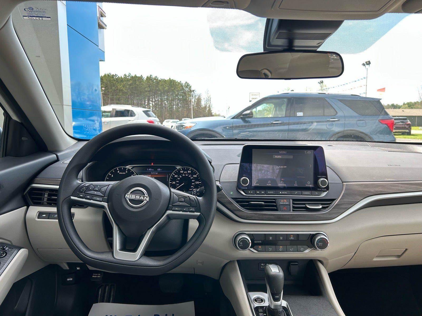 Used 2025 Nissan Altima 2.5 SV FWD image 11