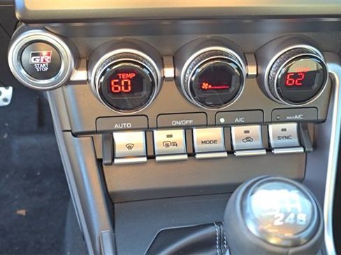 Used 2024 Toyota GR86 Premium image 18