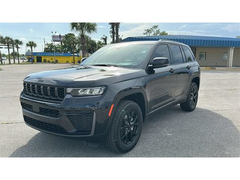 New 2026 Jeep Grand Cherokee Altitude RWD image 2