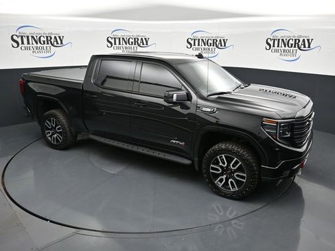 Used 2024 GMC Sierra 1500 AT4 w/ Technology Package image 9