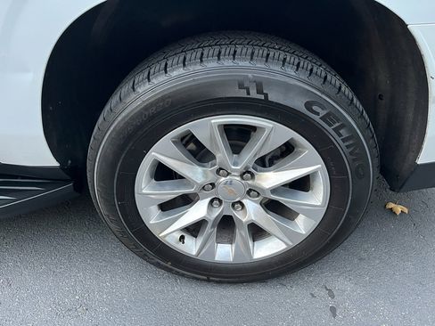 Used 2023 Chevrolet Suburban Premier image 11