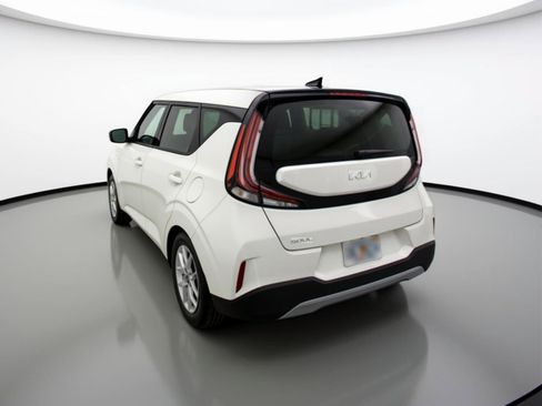 Used 2025 Kia Soul LX w/ LX Technology Package image 6