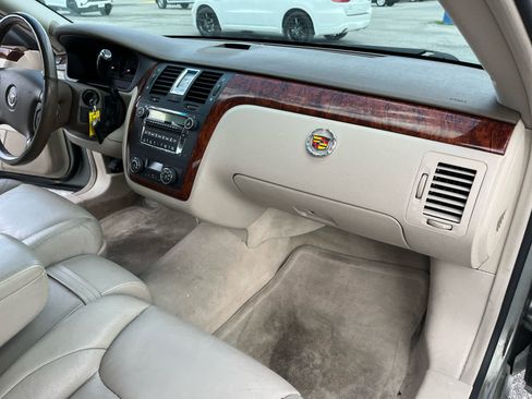 Used 2006 Cadillac DTS w/ Trunk Convenience Package FWD image 32