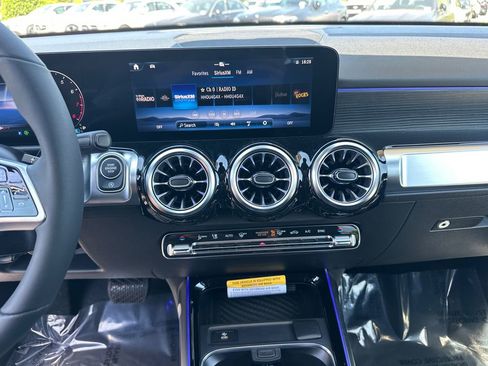 New 2026 Mercedes-Benz GLB 250 4MATIC image 30