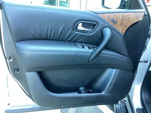 Used 2024 Nissan Armada SL w/ Captain's Chairs Package image 24