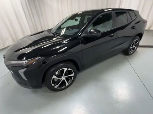 Used 2024 Chevrolet Trax RS w/ Sunroof Package FWD image 4