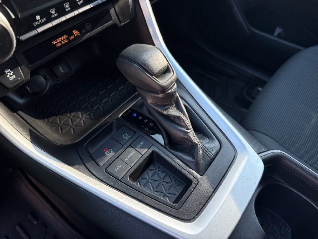 Used 2021 Toyota RAV4 LE FWD image 26