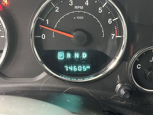 Used 2017 Jeep Wrangler Unlimited Sahara w/ Connectivity Group image 13