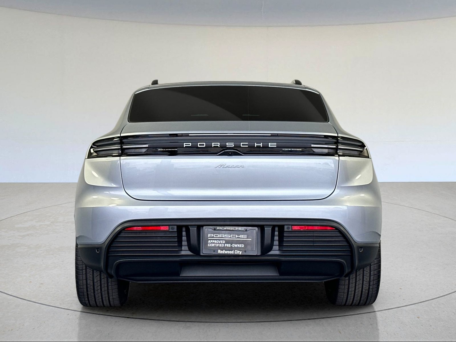 Certified 2025 Porsche Macan Electric RWD image 7
