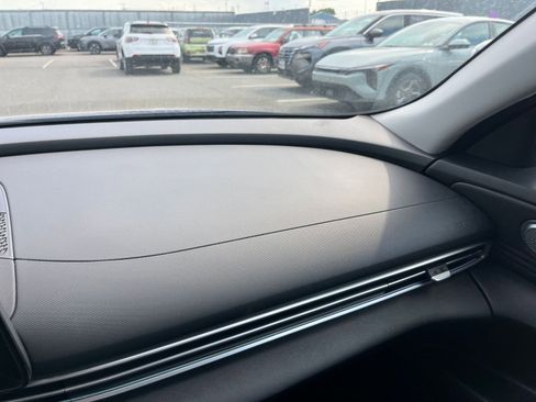 Used 2025 Hyundai Elantra SEL FWD image 36