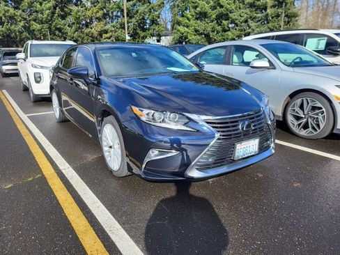 Used 2017 Lexus ES 350 w/ Luxury Package image 2