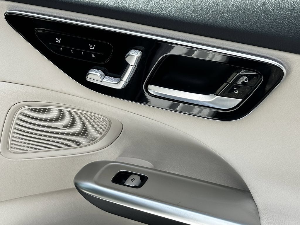 Certified 2025 Mercedes-Benz C 300 Sedan image 17
