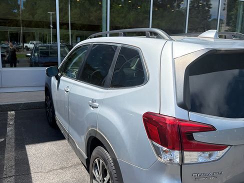 Used 2022 Subaru Forester Limited AWD/4WD image 2