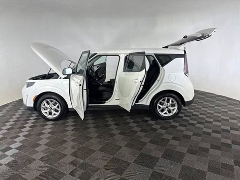 Certified 2023 Kia Soul LX w/ Option Group 015 FWD image 11