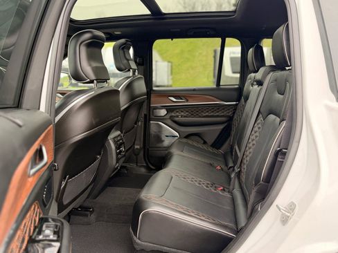 Used 2024 Jeep Grand Cherokee Summit w/ Advanced Protech Group IV AWD/4WD image 15