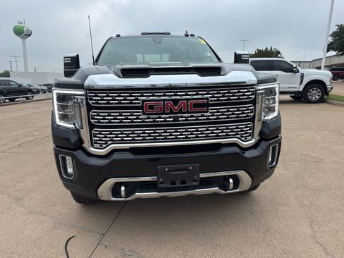 Used 2022 GMC Sierra 2500 Denali w/ Denali Black Diamond Edition AWD/4WD image 2