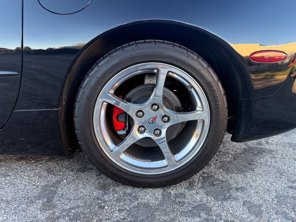 Used 2004 Chevrolet Corvette Coupe RWD image 38