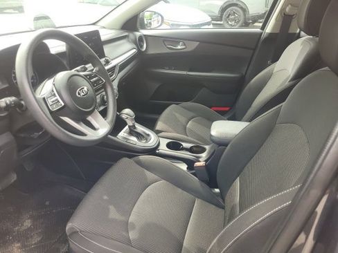 Certified 2021 Kia Forte LXS FWD image 9