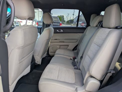Used 2015 Ford Explorer FWD image 12