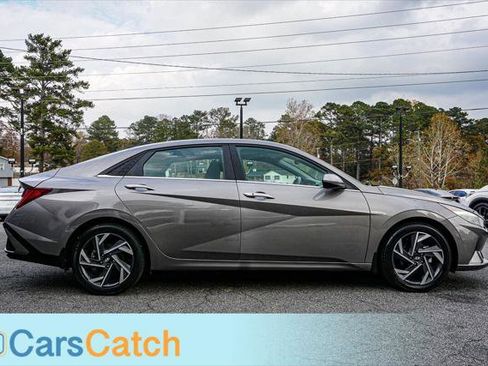 Used 2024 Hyundai Elantra SEL w/ Convenience Package image 9