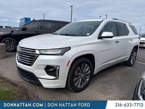 Used 2023 Chevrolet Traverse Premier FWD image 1