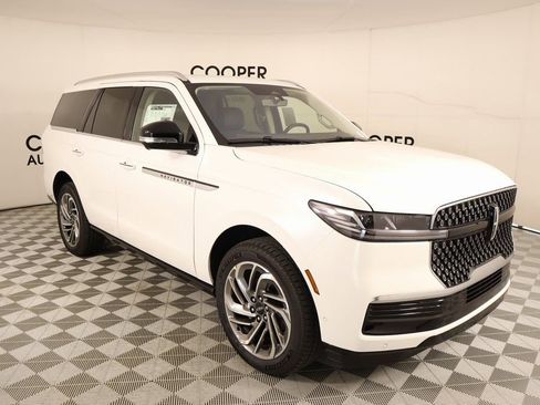 New 2025 Lincoln Navigator Reserve image 1