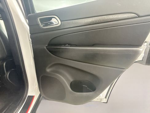 Used 2018 Jeep Grand Cherokee Laredo image 33