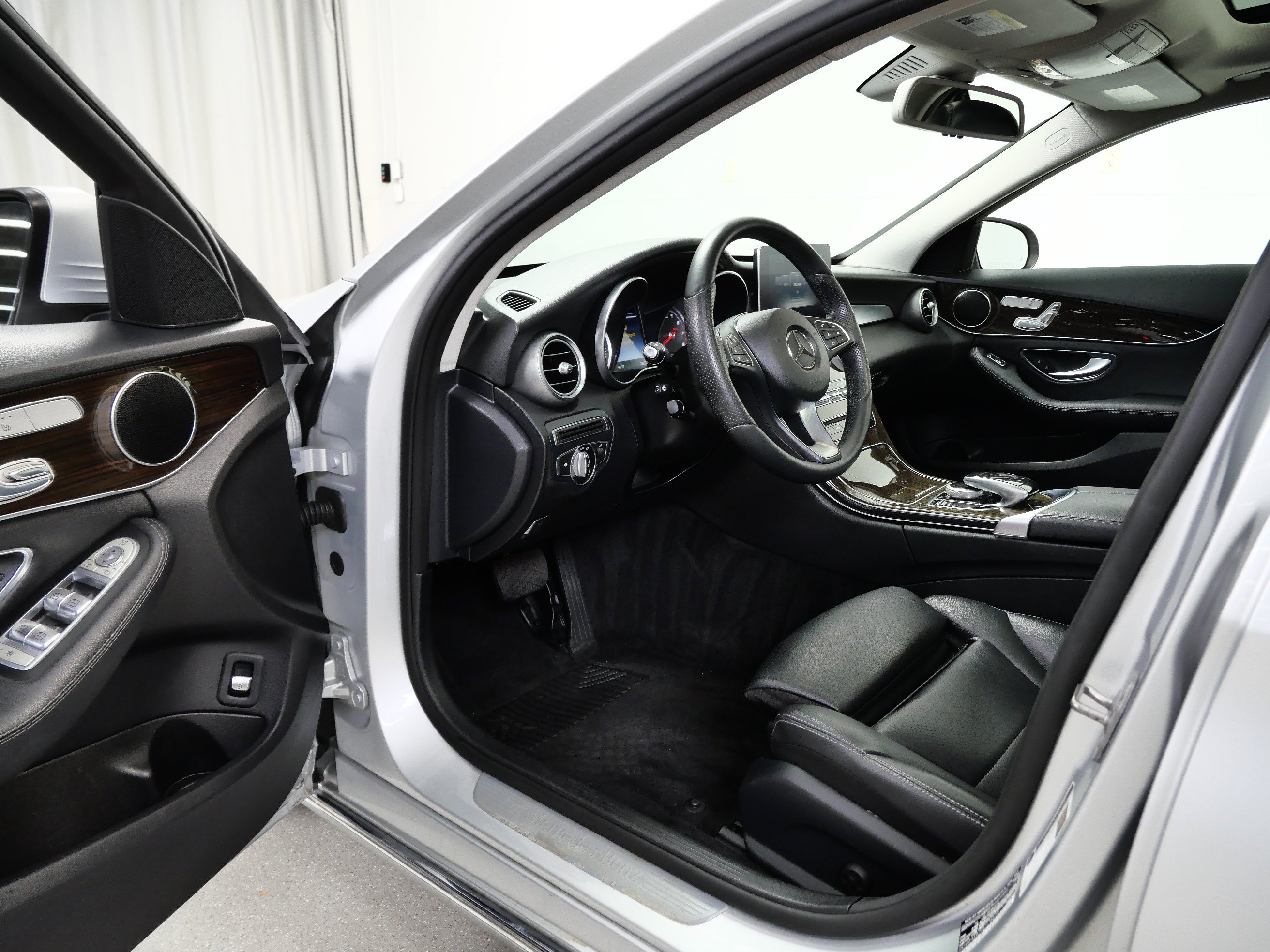 Used 2016 Mercedes-Benz C 300 4MATIC Sedan image 13