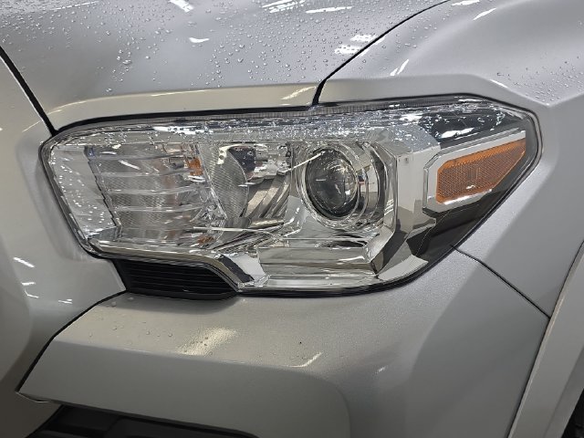 Certified 2022 Toyota Tacoma SR5 AWD/4WD image 25