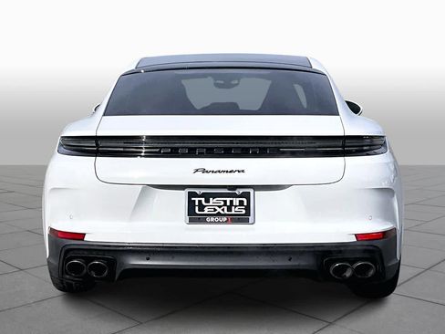 Used 2024 Porsche Panamera image 4