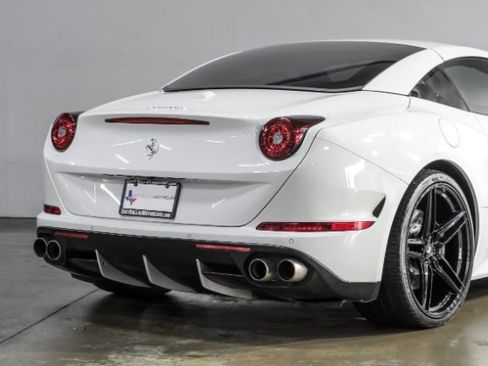 Used 2015 Ferrari California T image 12