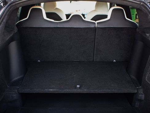 Used 2022 Tesla Model X image 43