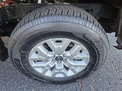 Used 2023 Nissan Frontier SV image 14