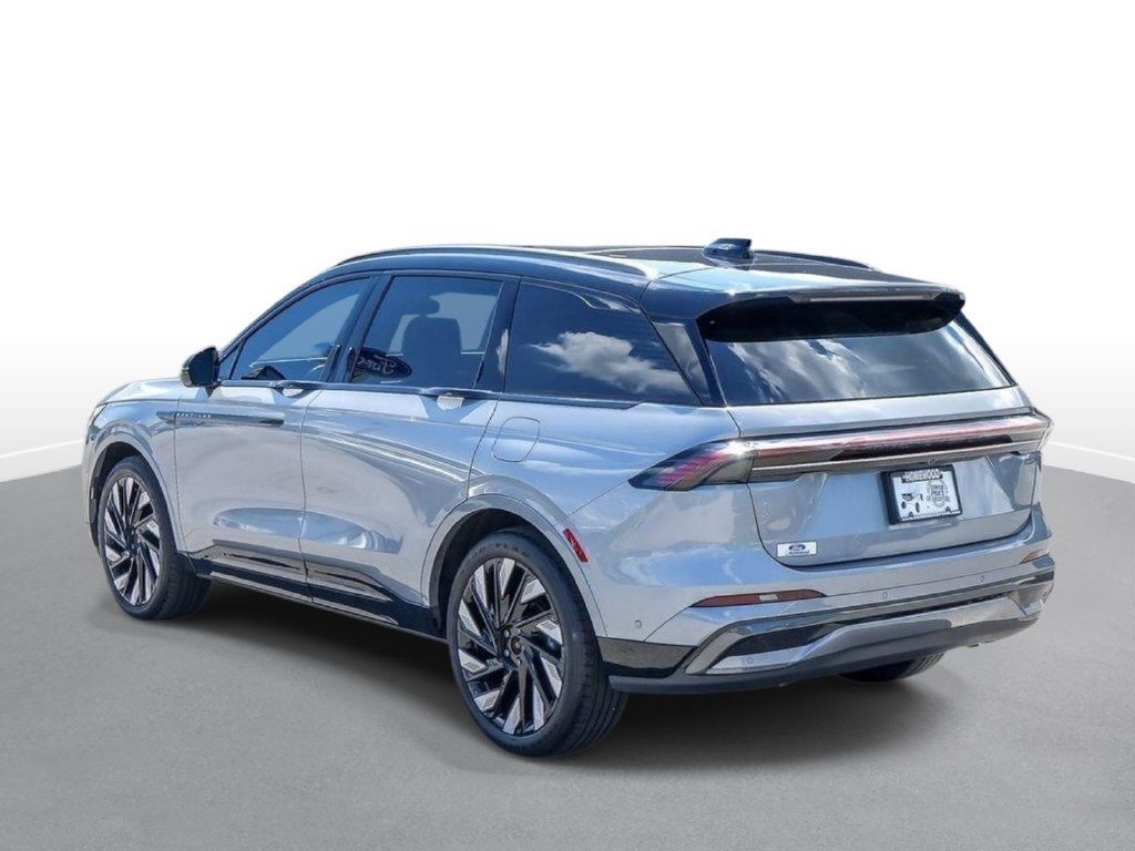 Used 2024 Lincoln Nautilus Reserve w/ Equipment Group 202A AWD/4WD image 5