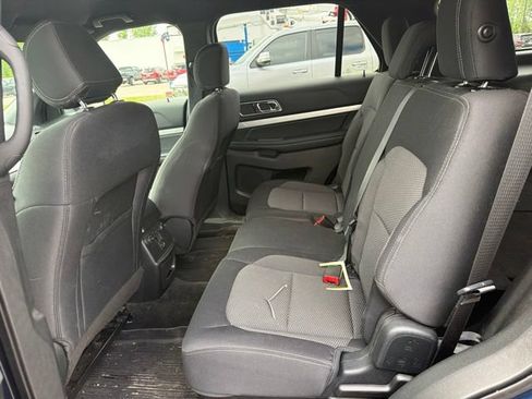 Used 2017 Ford Explorer XLT w/ Equipment Group 201A AWD/4WD image 7