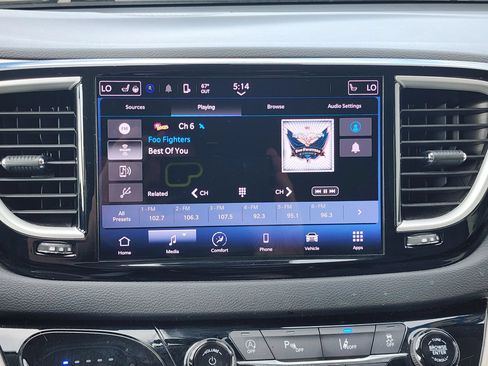 Used 2023 Chrysler Pacifica Touring-L FWD image 35