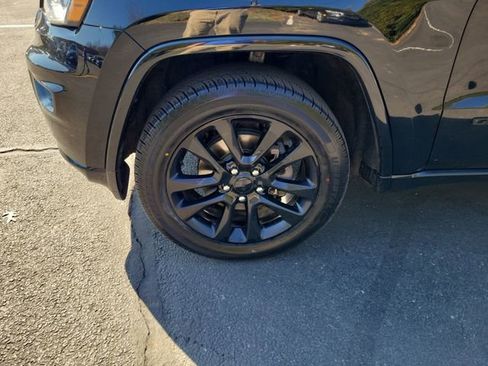Used 2018 Jeep Grand Cherokee Altitude image 19