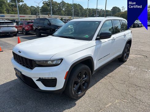 Used 2023 Jeep Grand Cherokee Limited w/ Black Appearance Package AWD/4WD image 1