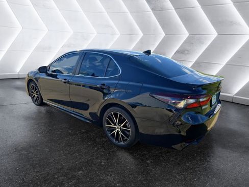 Used 2024 Toyota Camry SE image 7