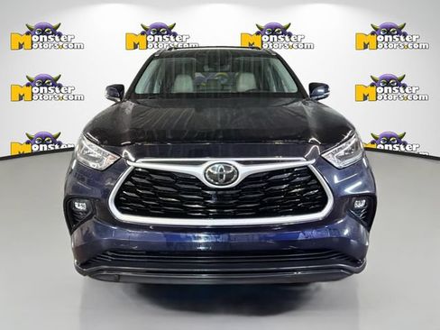 Used 2020 Toyota Highlander XLE AWD/4WD image 2
