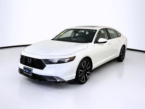 Used 2025 Honda Accord Touring image 3