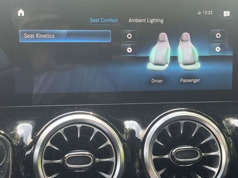 Used 2023 Mercedes-Benz GLA 250 4MATIC image 26