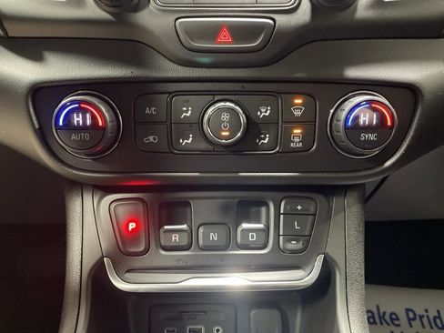 Used 2020 GMC Terrain SLT w/ Preferred Package image 30